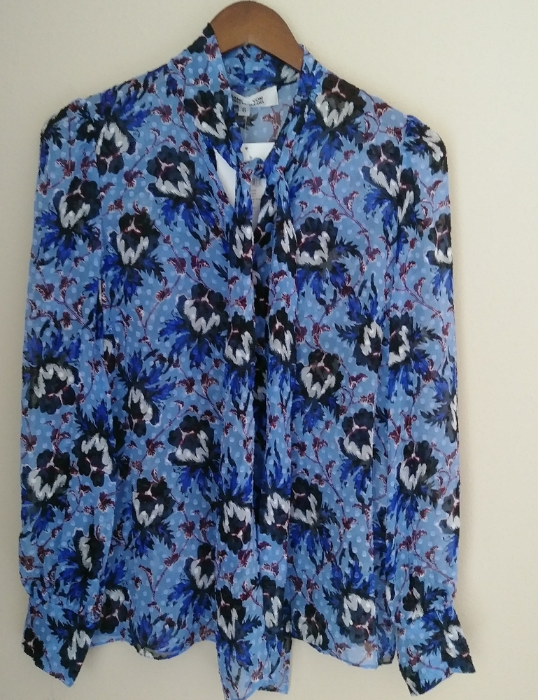NWT DVF Silk Floral Blouse. Size 6